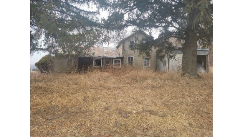 1803 N Snyder Rd Union Center, WI 53929 by Gavin Brothers Auctioneers Llc - Off: 608-524-6416 $60,000