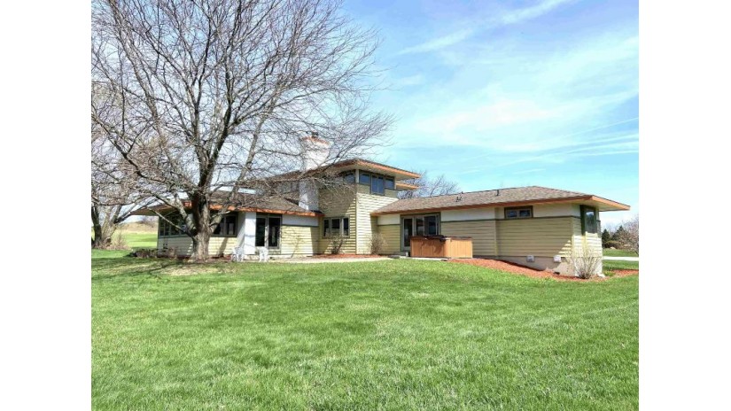 9842 Elkhorn Road La Grange, WI 54660 by First Weber Inc - HomeInfo@firstweber.com $549,000