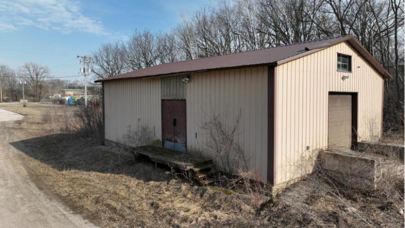 N6289 Berlin Road Brooklyn, WI 54941 by Cotter Realty Llc $385,000