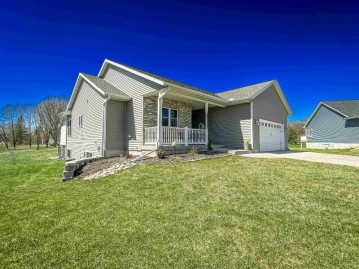 N6743 Clover Ln, Pacific, WI 53954