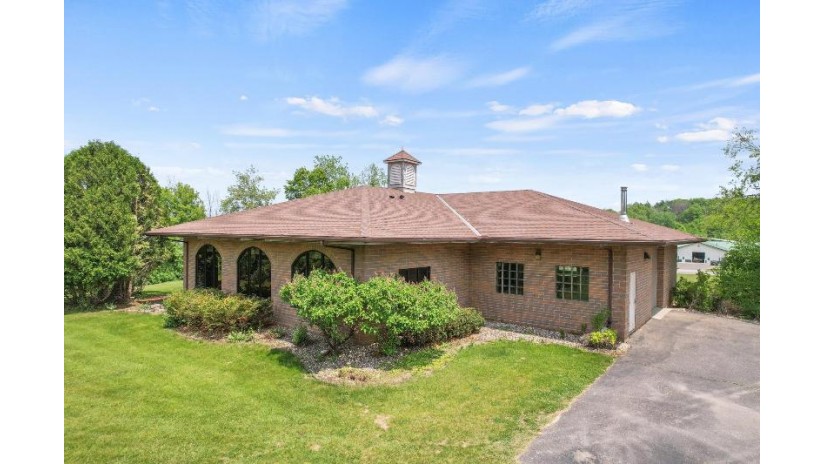 1200 Lake Street Baraboo, WI 53913 by Restaino & Associates Era Powered - Pref: 608-577-2245 $925,000