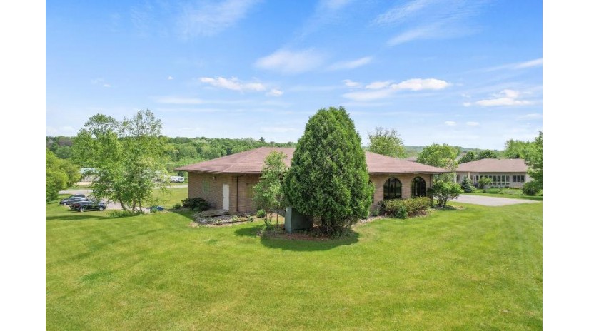 1200 Lake Street Baraboo, WI 53913 by Restaino & Associates Era Powered - Pref: 608-577-2245 $925,000