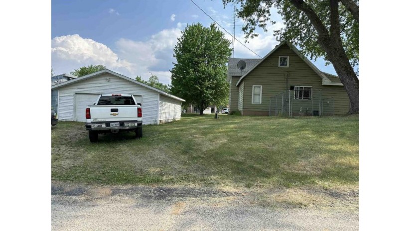 116 E Ormsby Street Oxford, WI 53952 by Never Settle Realty Llc $210,000