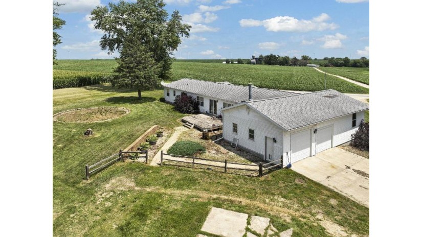 11329 Prairie Road Seymour, WI 53530 by Keller Williams Realty - Pref: 608-354-8435 $500,000