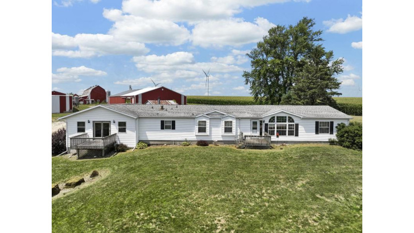 11329 Prairie Road Seymour, WI 53530 by Keller Williams Realty - Pref: 608-354-8435 $500,000