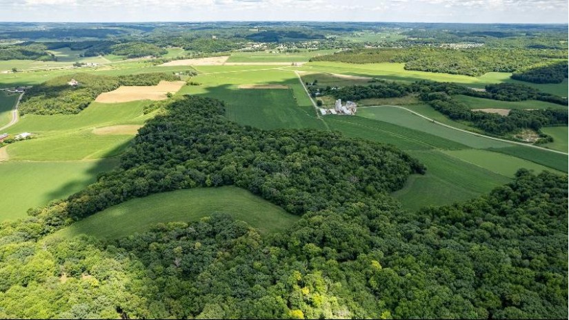 80 M/L AC Fesenfeld Road Black Earth, WI 53515 by Peoples Company $1,200,000
