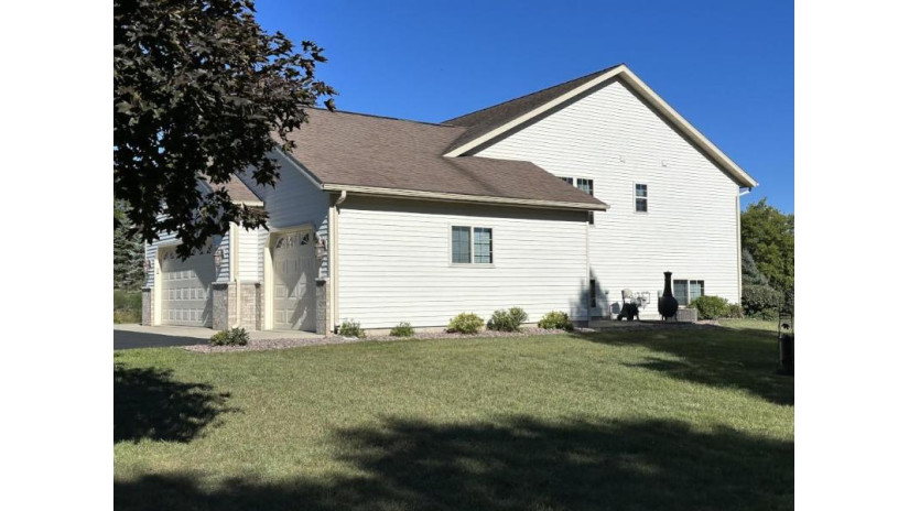 N6869 Tara Lane Pacific, WI 53954 by Madcityhomes.com - stuart@madcityhomes.com $549,900