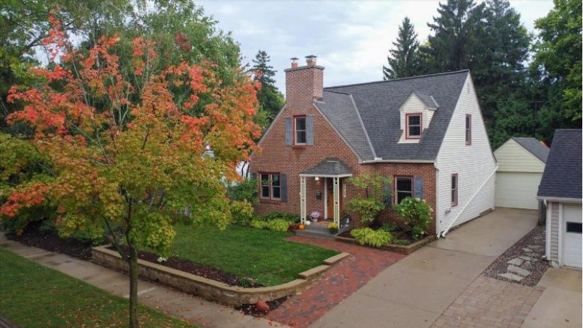 2707 Mason Street Madison, WI 53705 by Coldwell Banker Real Estate Group - Pref: 608-698-1500 $809,900