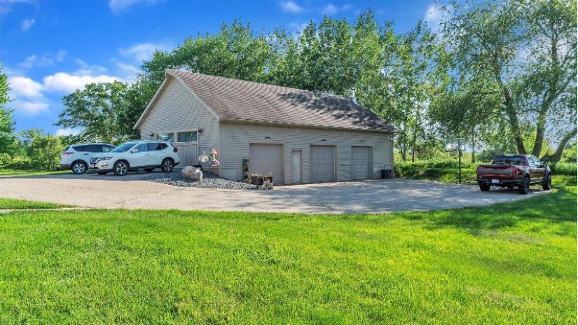 11337 E County Road N Lima, WI 53190 by Keller Williams Realty Signature - Pref: 608-436-9265 $2,700,000