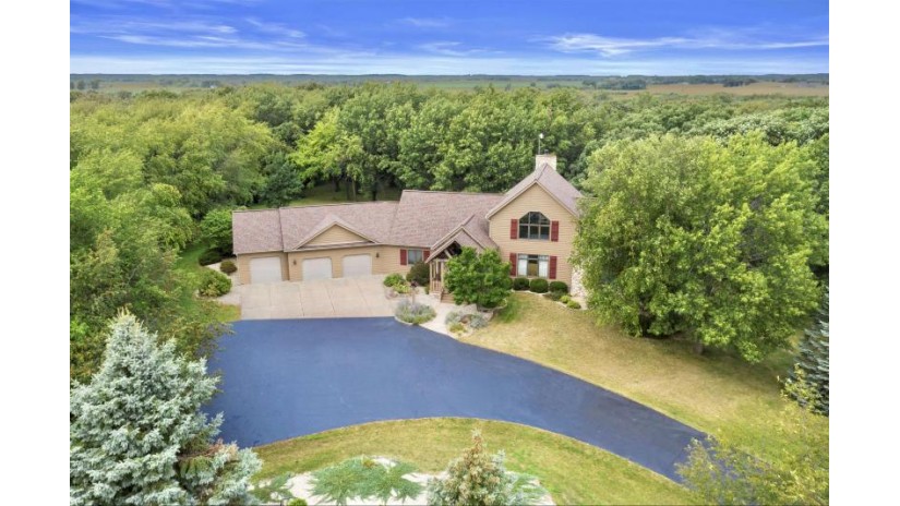 N8945 Parker Road Whitewater, WI 53190 by First Weber Inc - johnsoncreek@firstweber.com $1,200,000