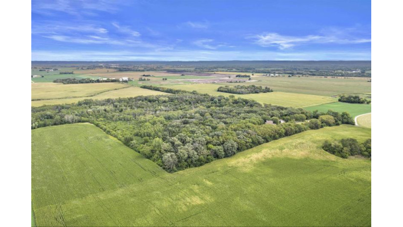 N8945 Parker Road Whitewater, WI 53190 by First Weber Inc - johnsoncreek@firstweber.com $1,200,000