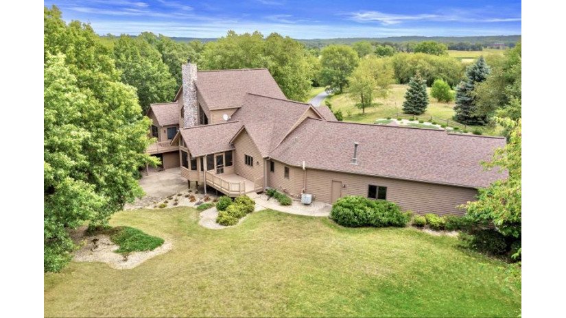 N8945 Parker Road Whitewater, WI 53190 by First Weber Inc - johnsoncreek@firstweber.com $1,200,000