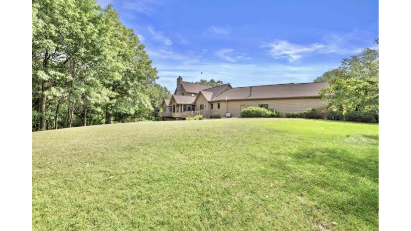 N8945 Parker Road Whitewater, WI 53190 by First Weber Inc - johnsoncreek@firstweber.com $1,200,000