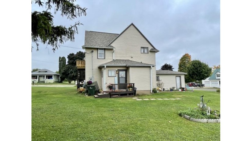 725 Garfield Street Fennimore, WI 53809 by Jon Miles Real Estate - Cell: 608-988-7400 $160,000