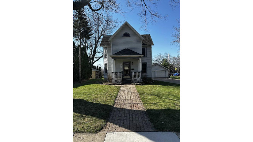 227 W Main Street Evansville, WI 53536 by Luchsinger Realty $349,999