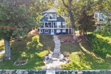 W2604 Oakwood Beach Road, Green Lake, WI 53946