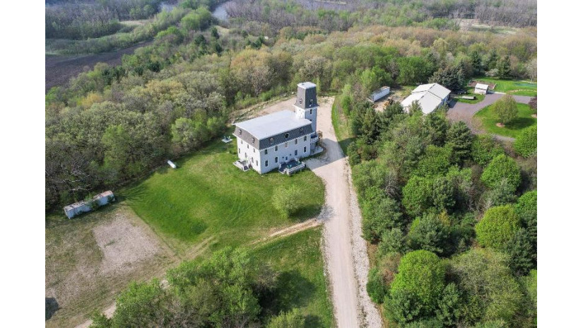 W5709 Fox Hill Road Koshkonong, WI 53538 by Fathom Realty, Llc - kdelaprealestate@gmail.com $3,499,900