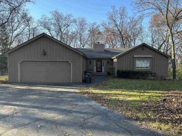 5031 N Knollwood Drive, Janesville, WI 53545