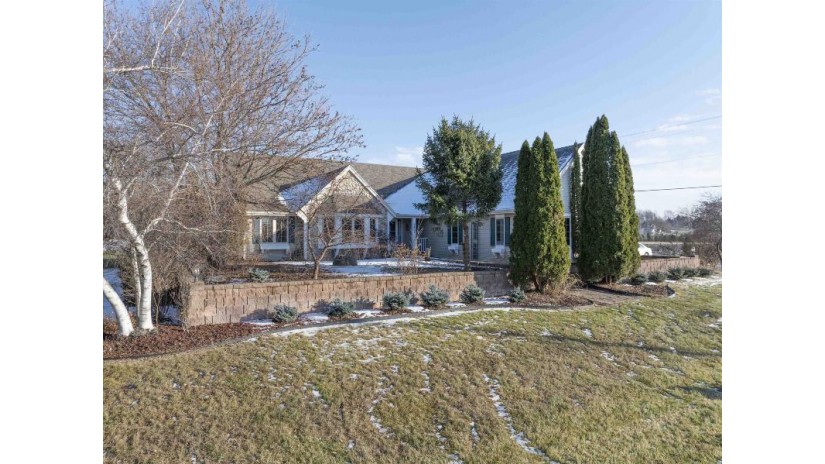 1401 Country Club Lane Watertown, WI 53098 by Unified Jones Auction & Realty $499,900