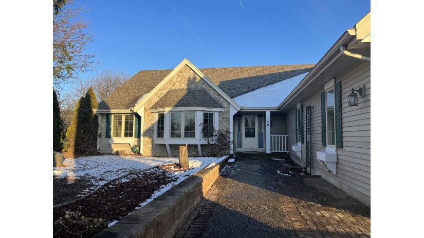 1401 Country Club Lane Watertown, WI 53098 by Unified Jones Auction & Realty $499,900