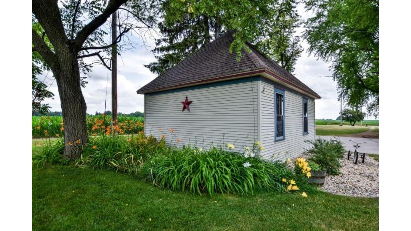 W4028 Hall Road Hampden, WI 53960 by Re/Max Preferred - cindy@preferredhomesteam.com $549,000