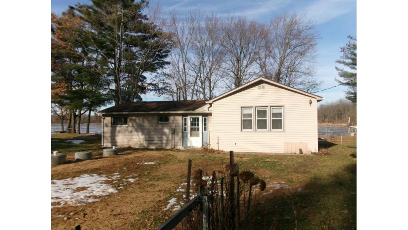 W5716 Fish Court Packwaukee, WI 53949 by Town & Country Realty Of Marquette County Llc $179,000