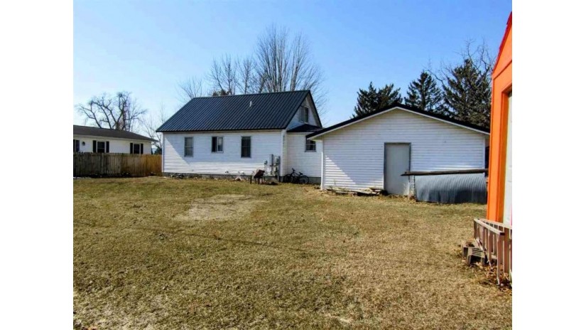 1310 S 6th Street Prairie Du Chien, WI 53821 by Re/Max Gold - Off:: 608-306-2865 $135,000