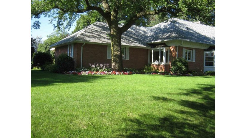 1324 Chapin Street Beloit, WI 53511 by Century 21 Affiliated - Cell: 608-346-2970 $389,900