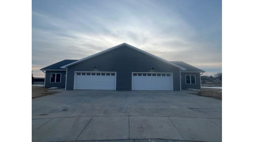 1936 Retzlaff Drive Reedsburg, WI 53959 by Gavin Brothers Auctioneers Llc - Off: 608-524-6416 $239,900