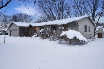 8 Goodland Avenue, Deerfield, WI 53531