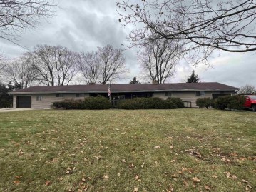 637 N Wright Road, Janesville, WI 53546