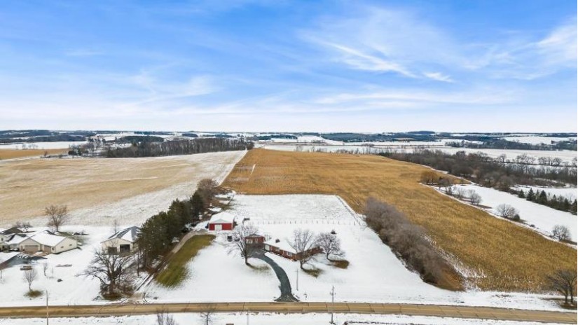 N7786 County Road A Berlin, WI 54923 by Better Homes And Gardens Real Estate Special Prope $459,000