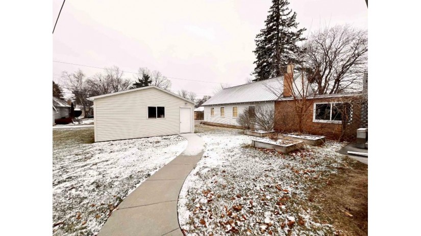 320 11th Street Baraboo, WI 53913 by Nth Degree Real Estate $199,900