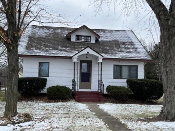 131 E Prospect Street, Lyndon Station, WI 53944