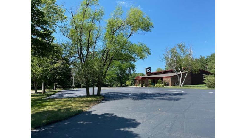 101 Bethel Drive Poynette, WI 53955 by Re/Max Preferred - Pref: 608-617-2727 $1,749,000