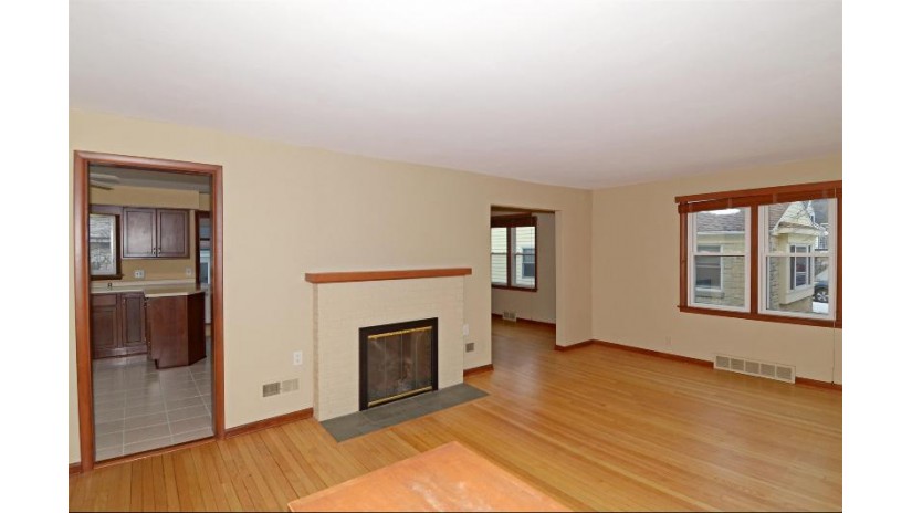 202 N Franklin Avenue Madison, WI 53705 by Restaino & Associates Era Powered - Cell: 608-235-5115 $639,900