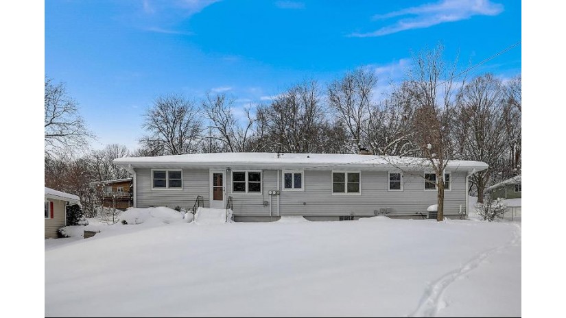 209 Hill Street DeForest, WI 53532 by Restaino & Associates Era Powered - Cell: 608-770-5757 $399,900