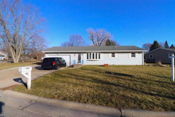 987 Bruce Street, Sun Prairie, WI 53590