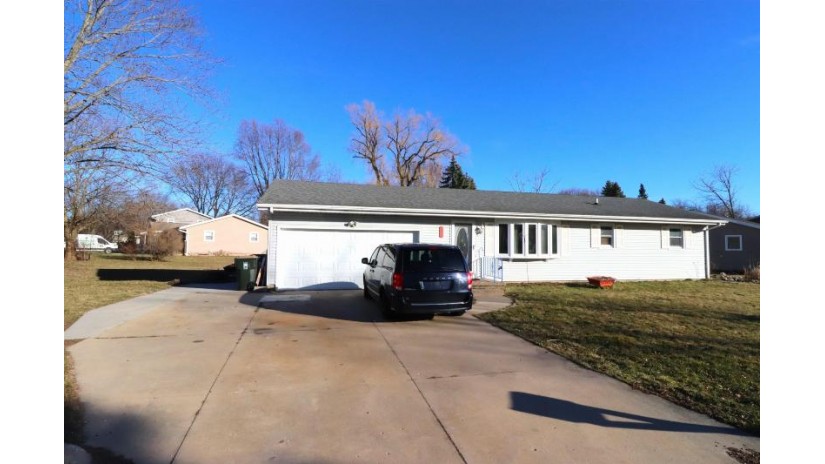 987 Bruce Street Sun Prairie, WI 53590 by Century 21 Affiliated - Home: 608-217-2974 $329,900