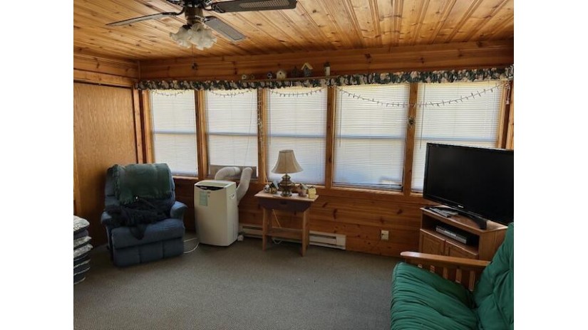 W1010 Laurie Lane Mecan, WI 53949 by Cotter Realty Llc $189,900