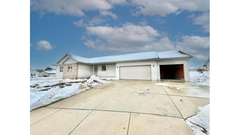 740 Fillmore Street Janesville, WI 53546 by Making Dreams Realty - Off: 608-480-8599 $324,900