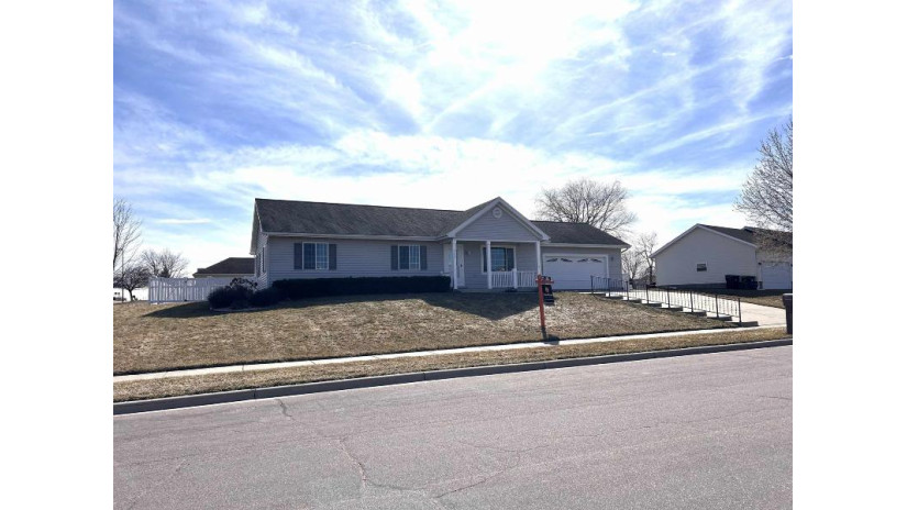 702 Eberlein Drive Mauston, WI 53948 by First Weber Inc - HomeInfo@firstweber.com $329,000