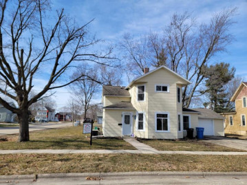 1207 E 2nd Avenue, Brodhead, WI 53520