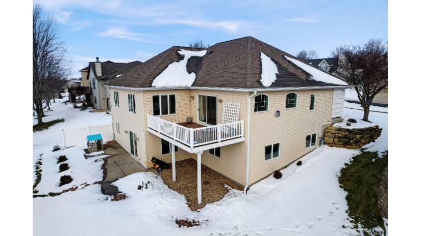 1006 N Division Street Waunakee, WI 53597 by Re/Max Preferred - peggy@ackerfarberteam.com $629,900