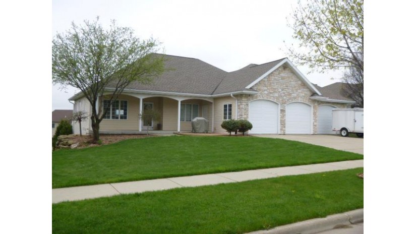 1006 N Division Street Waunakee, WI 53597 by Re/Max Preferred - peggy@ackerfarberteam.com $629,900