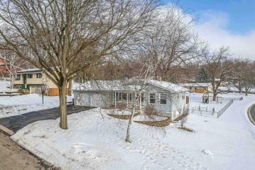 201 Hickory Drive, Mount Horeb, WI 53572