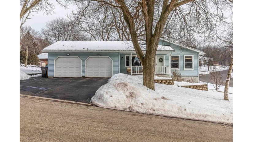 201 Hickory Drive Mount Horeb, WI 53572 by Exit Professional Real Estate - kellimbaron@gmail.com $379,000