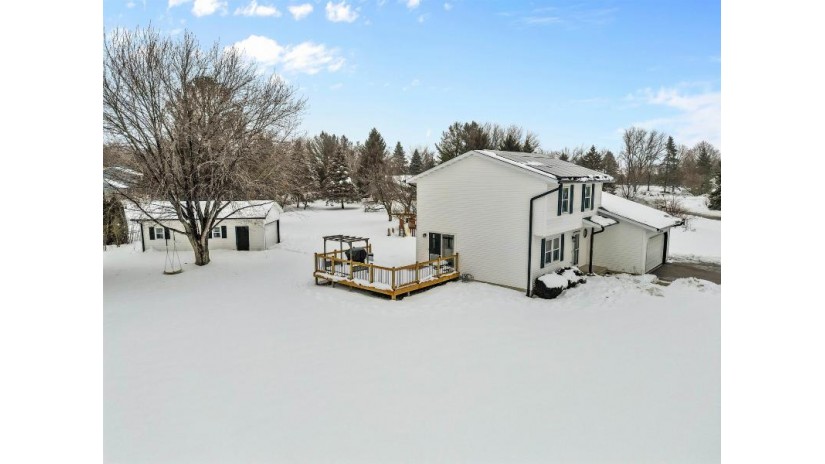 3900 Terrace Circle Windsor, WI 53532 by Mhb Real Estate - Offic: 608-709-9886 $419,900
