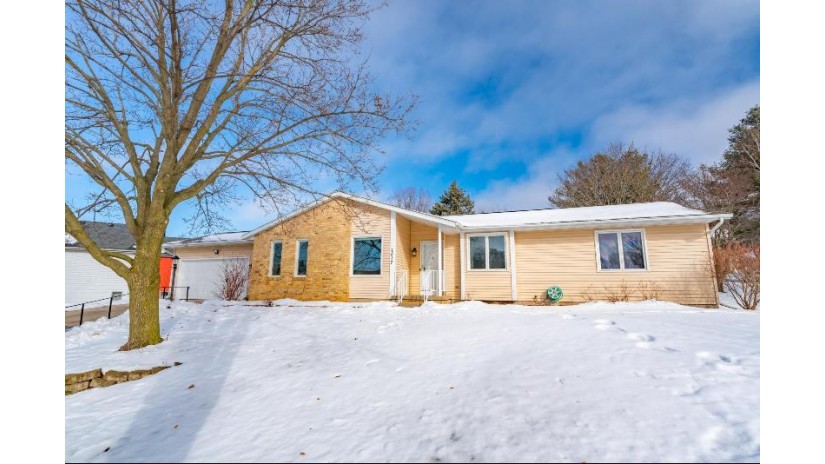 1517 Sunset Court Middleton, WI 53562 by American, Realtors $549,900