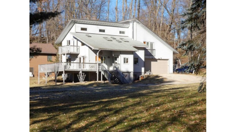 E4634 Eagle Court La Valle, WI 53941 by Jon Miles Real Estate - Cell: 608-988-7400 $254,000